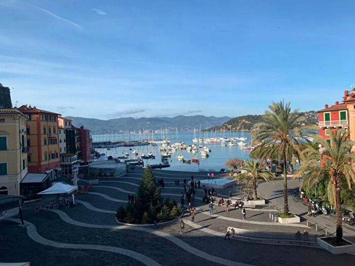 Appartamento trilocale in affitto in Piazza Giuseppe Garibaldi, Lerici Paese, Lerici