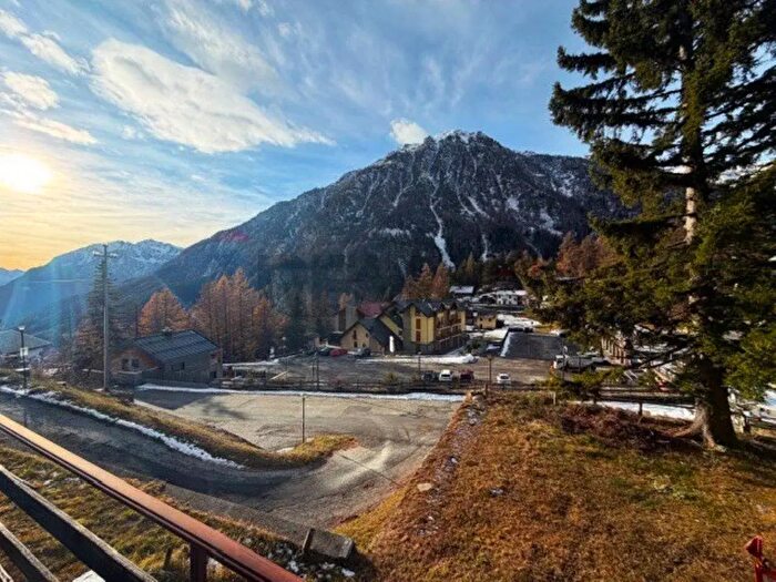 Casa con 10 locali in vendita in Frazione San Domenico, Varzo