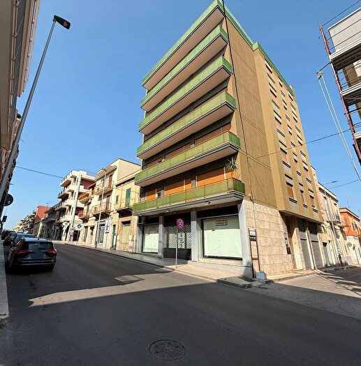 Appartamento con 6 locali in vendita in Via Pietro Maroncelli, Massafra