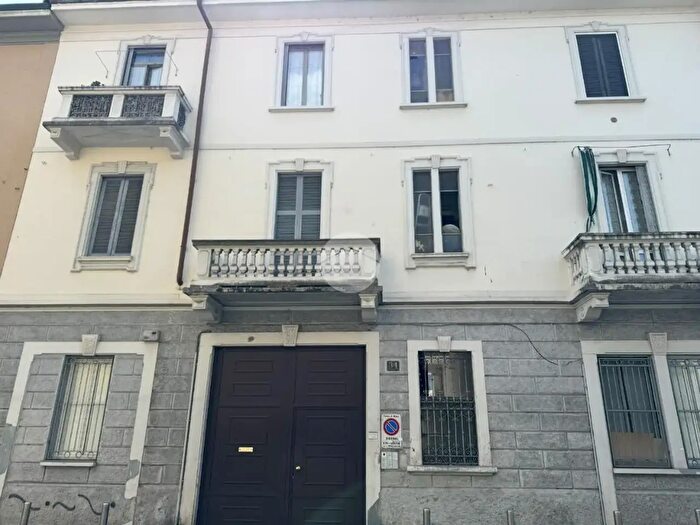 Appartamento trilocale in vendita in Via Francesco Rismondo, Milano