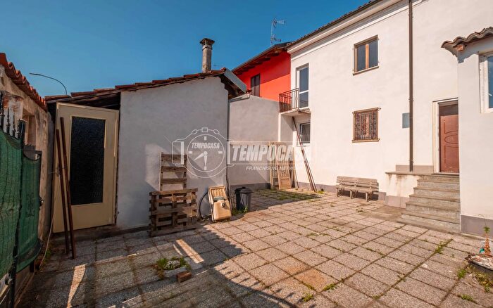 Casa quadrilocale in vendita in Caresana