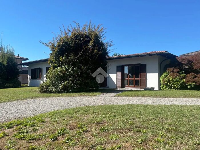 Casa quadrilocale in vendita in Via Gherbo, Bizzarone