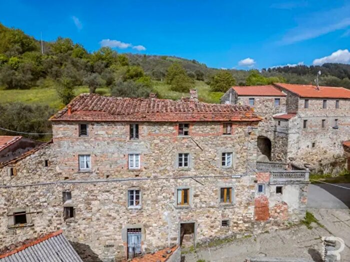 Casa con 5 locali in vendita in Via Cariggio, Fivizzano