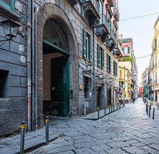 Appartamento bilocale in affitto in Vico Belledonne A Chiaia, Chiaia, Napoli