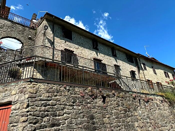 Casa con 6 locali in vendita in Villa Basilica
