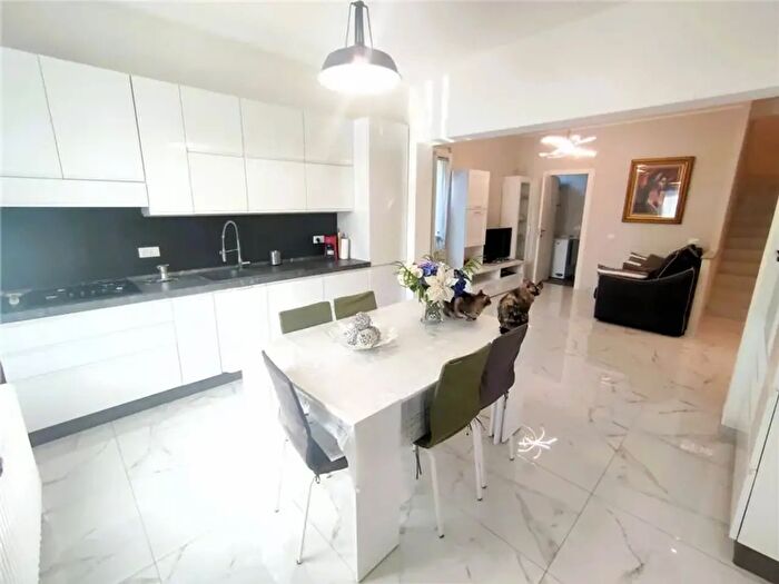 Casa con 8 locali in vendita in Verbania