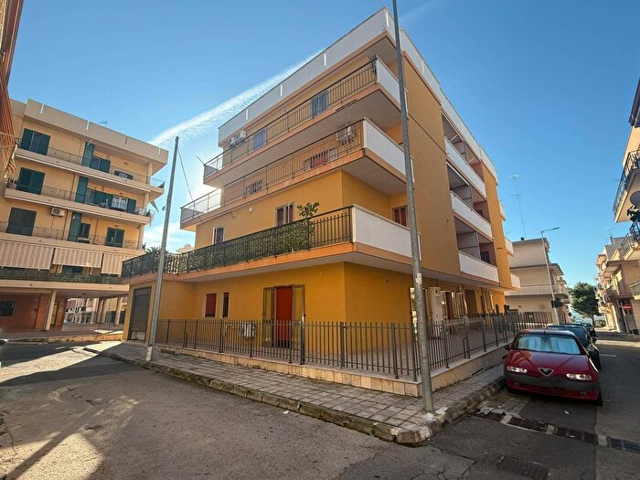 Appartamento con 5 locali in vendita in Via Zara, Massafra