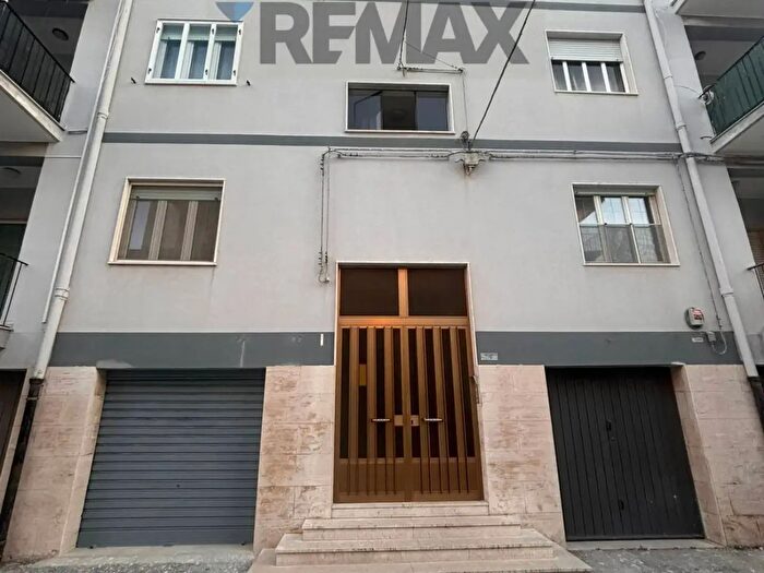 Appartamento con 6 locali in vendita in Via Nino di Franco, Augusta