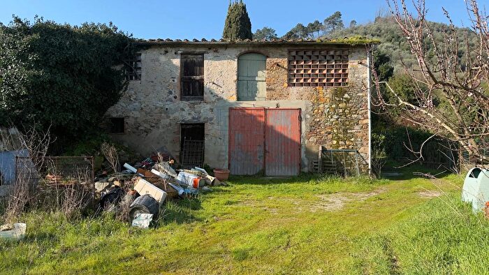 Casa con 5 locali in vendita in Via dei Canali, Capannori