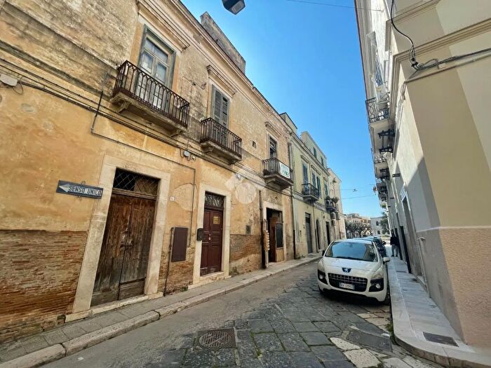 Appartamento con 5 locali in vendita in Via Marianna Manfredi, Cerignola