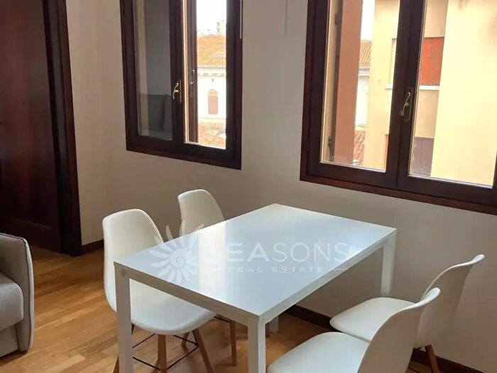 Appartamento trilocale in affitto in Via Emanuele Filiberto di Savoia, Padova