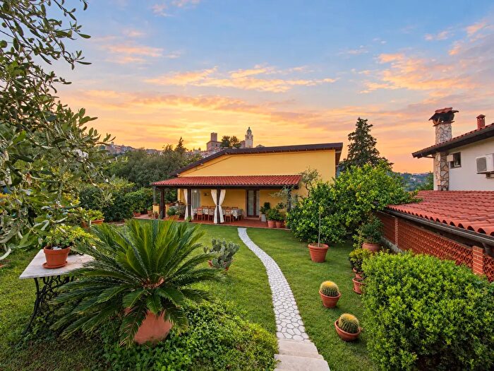 Casa con 5 locali in vendita in Arcola