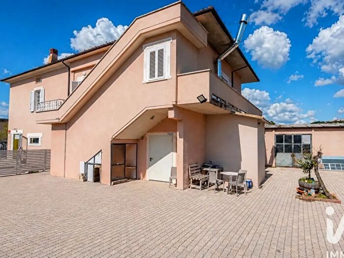 Appartamento con 6 locali in vendita in Via Via Spineto, Falerone
