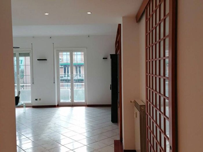 Appartamento trilocale in affitto in Sturla, Genova