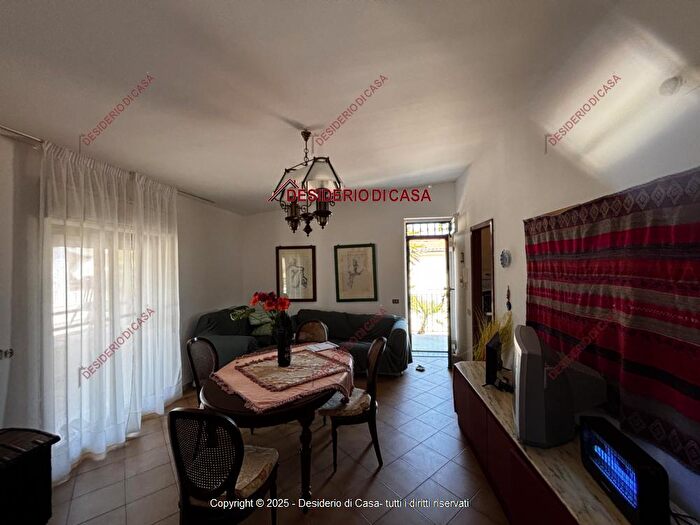 Appartamento quadrilocale in vendita in Campofelice Di Roccella