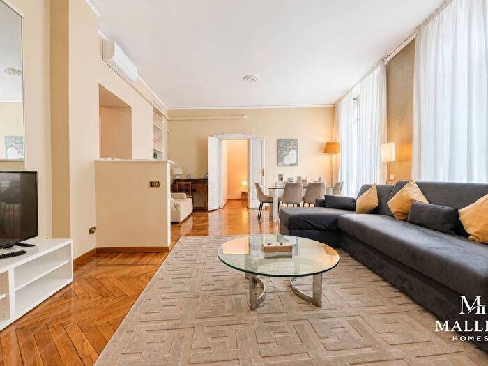 Appartamento trilocale in vendita in Via Rovello, Duomo, Milano
