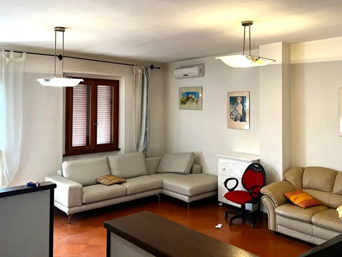 Appartamento con 5 locali in vendita in Via Baccio, Vaiano
