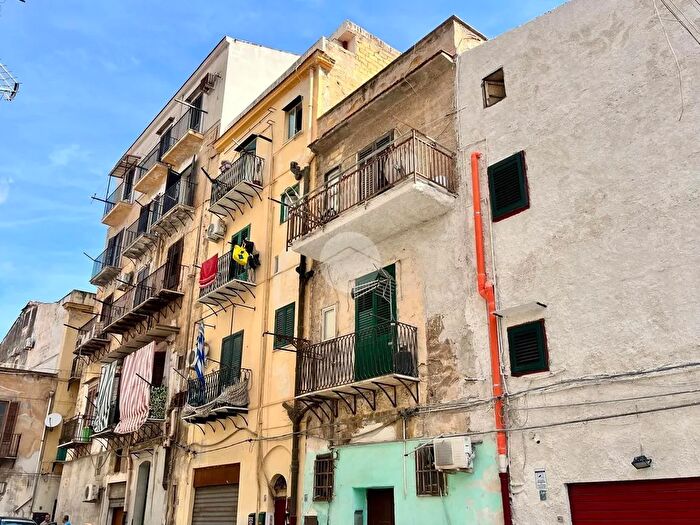 Appartamento trilocale in vendita in Vicolo S Gilberto, Palermo