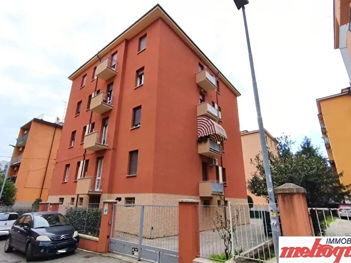 Appartamento trilocale in affitto in Via Torelli, Bologna