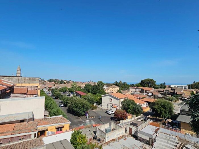 Appartamento con 5 locali in affitto in Via Ammiraglio Toscano, Centro, Pedara