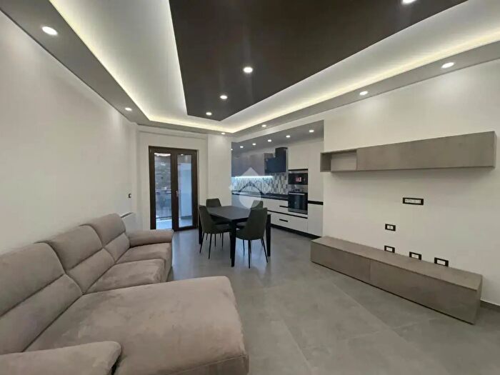 Appartamento trilocale in vendita in Via Portogallo, Rende