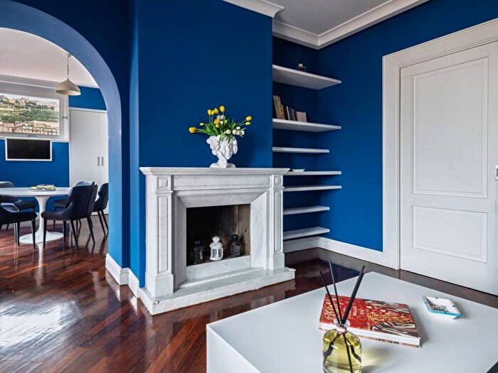 Appartamento quadrilocale in affitto in Via Calabritto, Chiaia, Napoli