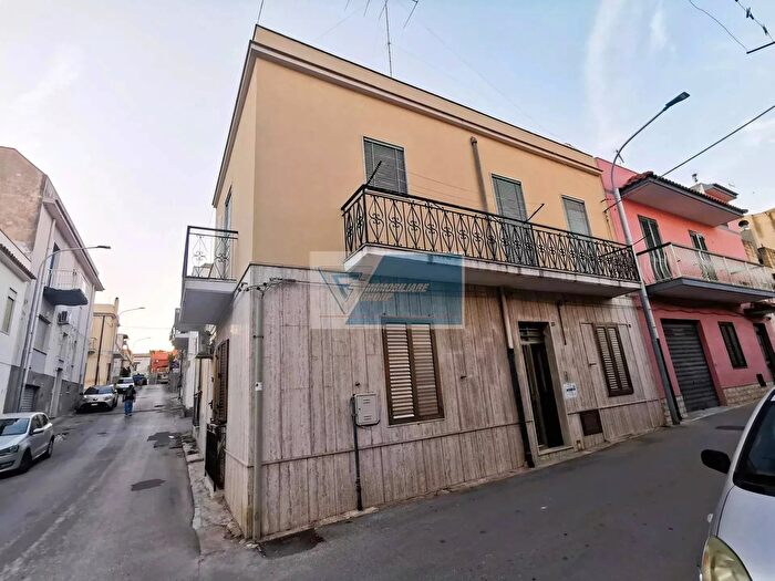 Casa con 6 locali in vendita in Noto