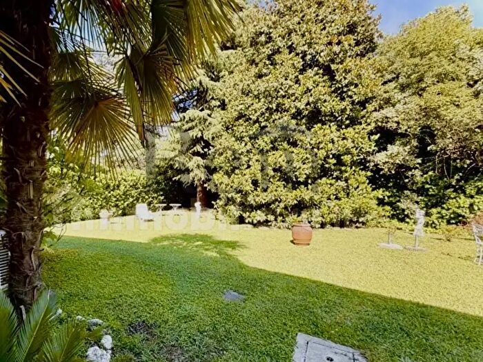 Appartamento con 5 locali in vendita in Via Zanella, Treviso