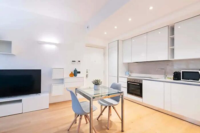 Appartamento monolocale in affitto in Via Alfredo Campanini, Milano