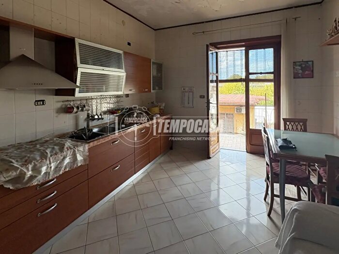 Appartamento bilocale in vendita in Via Alessandro Manzoni, Crispano
