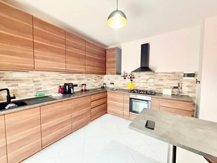 Appartamento quadrilocale in vendita in Via Perroni, Rotondi