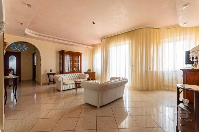 Appartamento con 5 locali in vendita in Piazza Giannone Manfredonia Zona Monticchio, Manfredonia