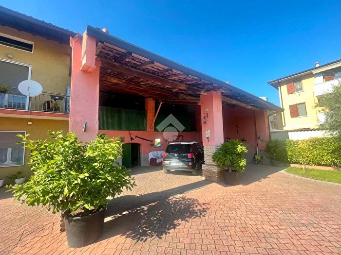 Casa con 6 locali in vendita in Via Dugali Sera, Montichiari