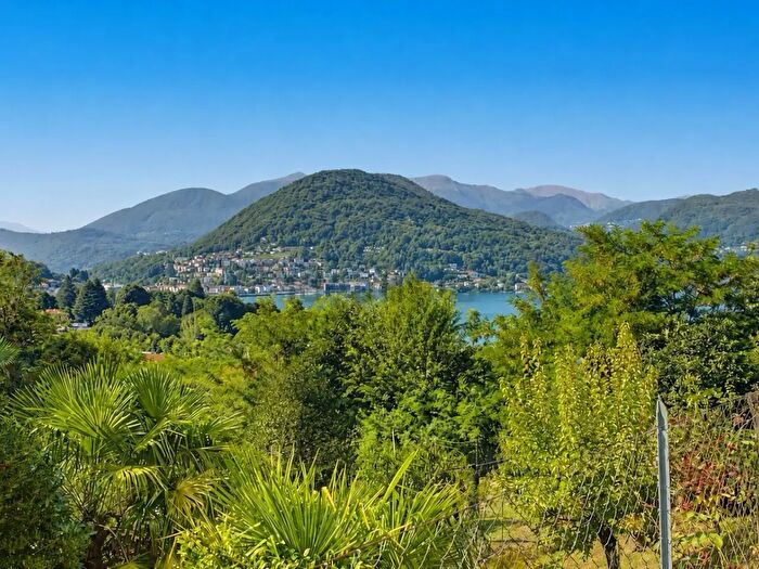 Appartamento bilocale in vendita in Via Combi, Lavena Ponte Tresa