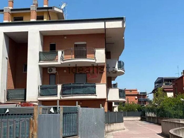 Appartamento bilocale in affitto in Via Fabrizio Chiari, Torre Angela, Roma