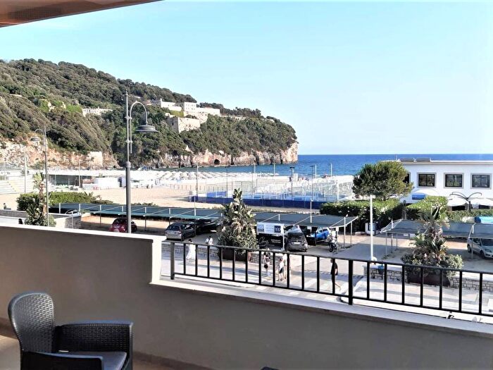 Appartamento trilocale in affitto in Via Marina di Serapo, Gaeta