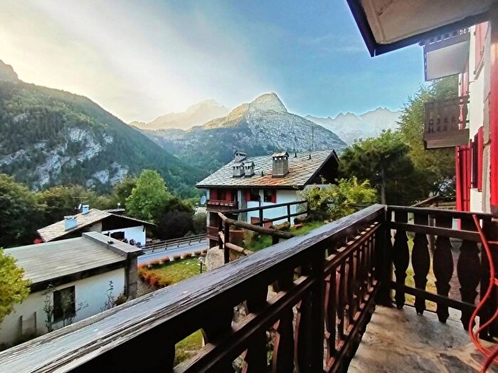 Appartamento con 6 locali in affitto in Avenue Dent du Géant, Verrand, Prèsaintdidier