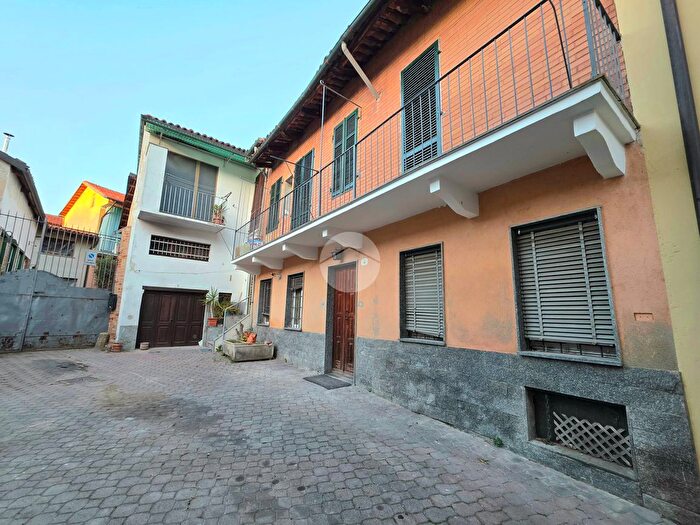 Appartamento trilocale in vendita in Via S Pietro, Chieri