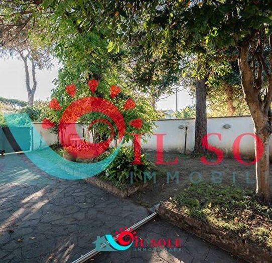 Appartamento con 5 locali in affitto in Via Capelvenere, Tirrenia, Pisa