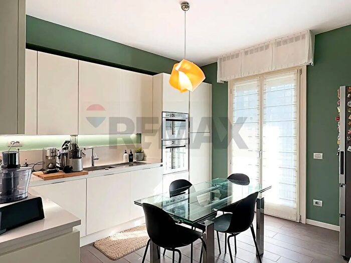 Appartamento con 5 locali in vendita in Togliatti, Collecchio