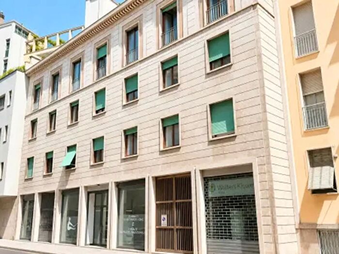 Appartamento quadrilocale in affitto in Via Fontana, Milano