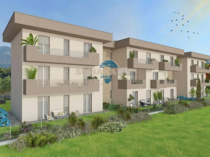 Appartamento trilocale in vendita in Via Petrarca, Ranica