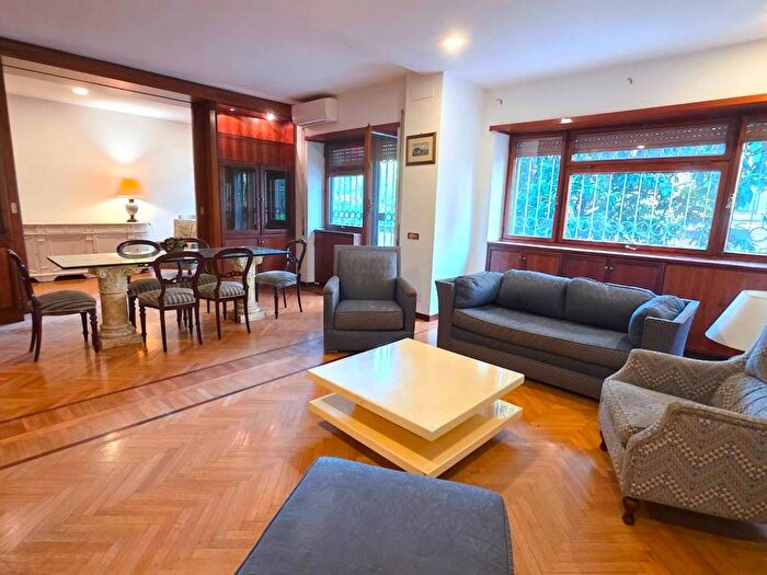 Appartamento quadrilocale in affitto in Viale Africa, Eur, Roma