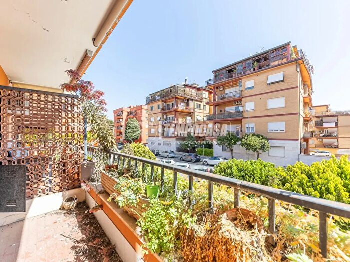 Appartamento quadrilocale in vendita in Viale Dante Alighieri, Pomezia