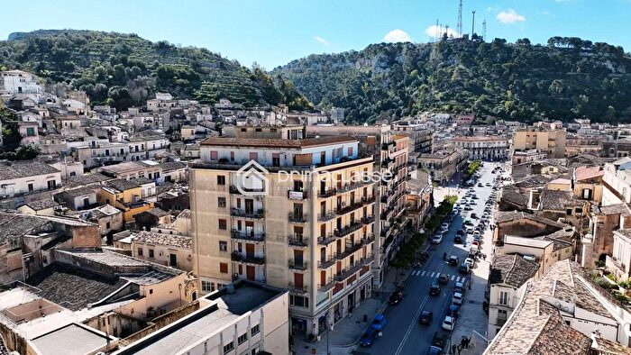 Appartamento con 7 locali in vendita in Modica