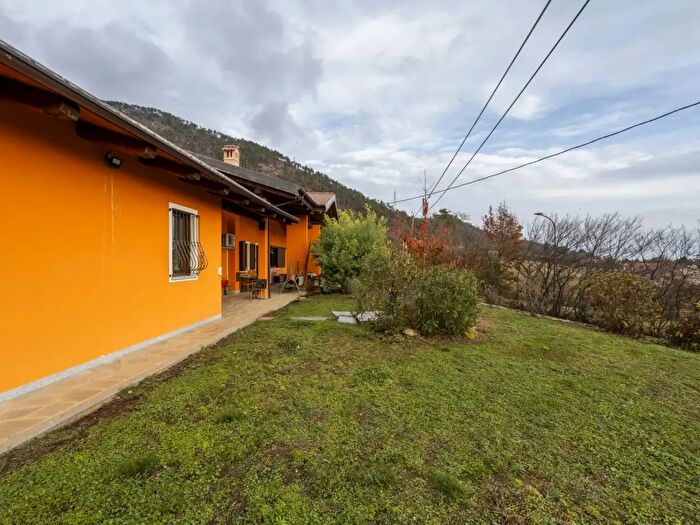 Casa con 7 locali in vendita in Via Trasaghis, Piossasco