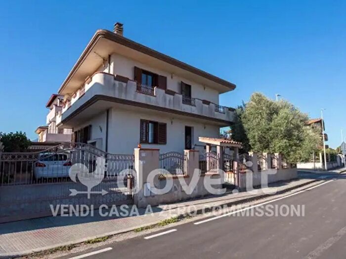 Casa con 6 locali in vendita in Via Is Prunixeddas a, Uta