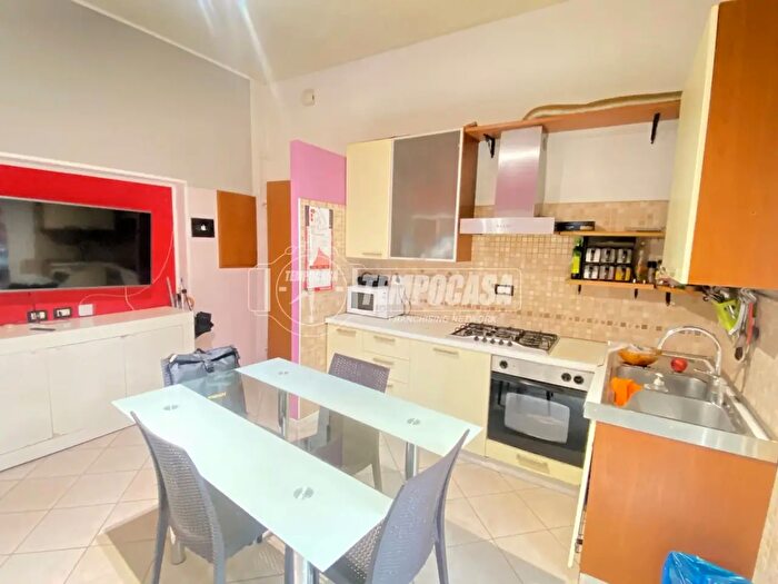 Appartamento quadrilocale in vendita in Via Francesco Albani, Bologna