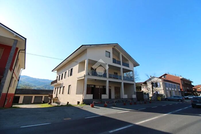 Casa con 10 locali in vendita in Via Nazionale, Montechiaro DAcqui