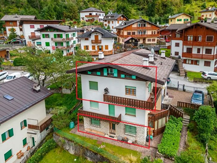 Casa con 9 locali in vendita in Alleghe